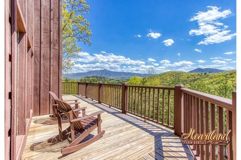 3-Three-Bedroom-Cabins-Near-Pigeon-Forge-with-Mountain-Views.jpg