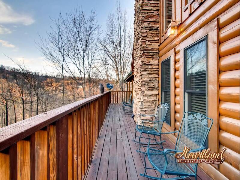 Gatlinburg-Cabin-Rentals-Bear-Hug-Porch_01.jpg