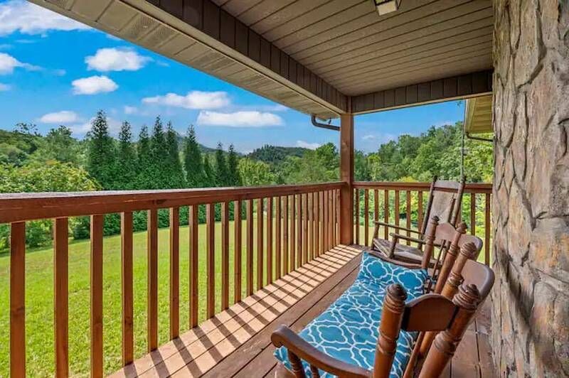 4-Two-Bedroom-Pet-Friendly-Cabins-Near-Gatlinburg-TN.jpg