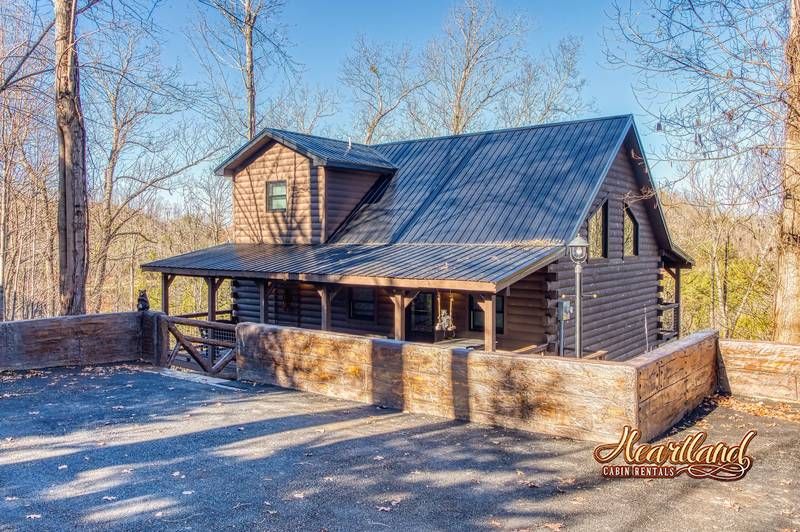 exterior view of a mountain cabin rental in TN